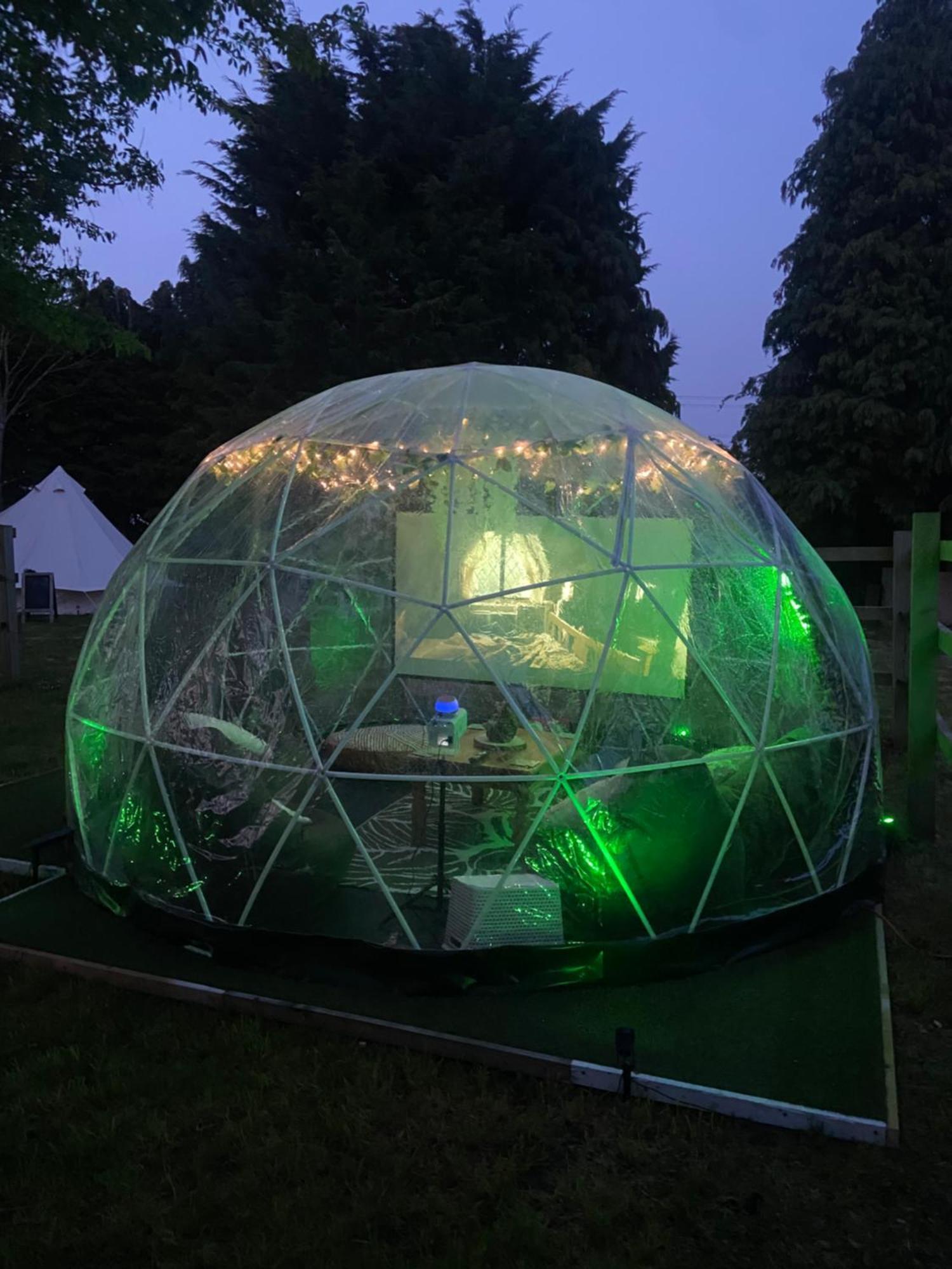 Hotel Country Bumpkins Luxury Glamping à Wellingore Extérieur photo